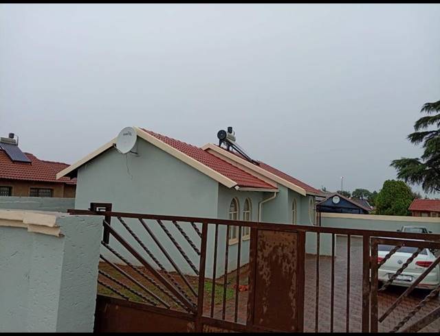 3 BEDROOM HOUSE FOR SALE IN PROTEA GARDEN